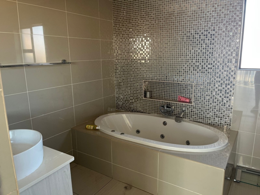 4 Bedroom Property for Sale in Heuwelsig Free State